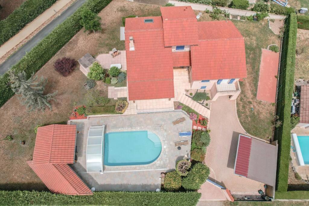 Magnifique Maison A Lentilly - Piscine Luaran gambar