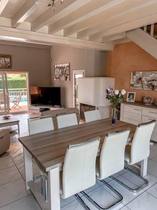 Magnifique Maison A Lentilly - Piscine Luaran gambar